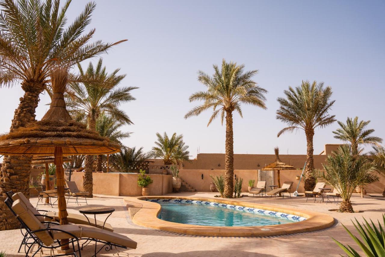 Riadsuerteloca Merzouga Hassilabied 외부 사진 The swimming pool at the resort