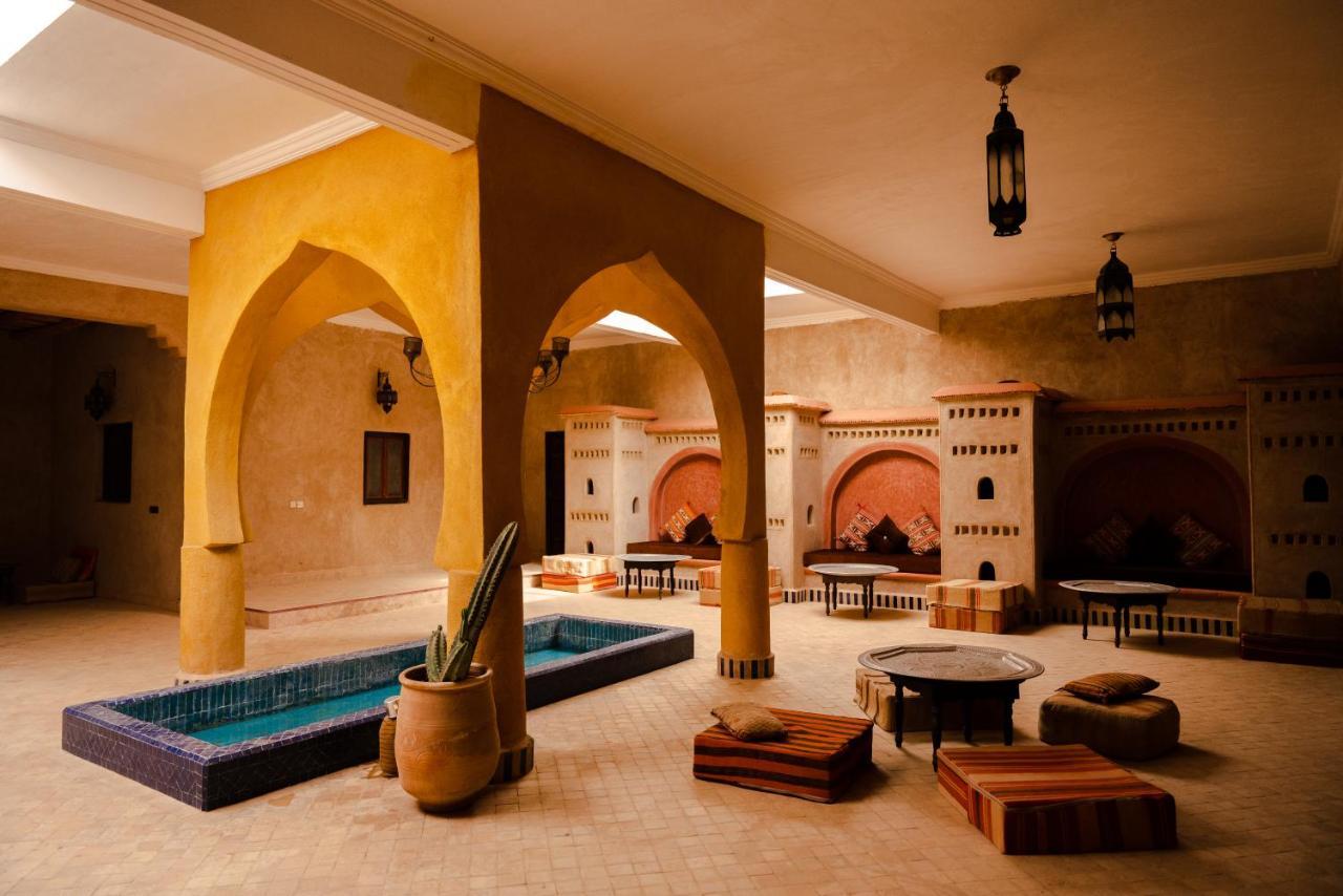 Riadsuerteloca Merzouga Hassilabied 외부 사진 The interior of a hammam in Marrakech, Morocco