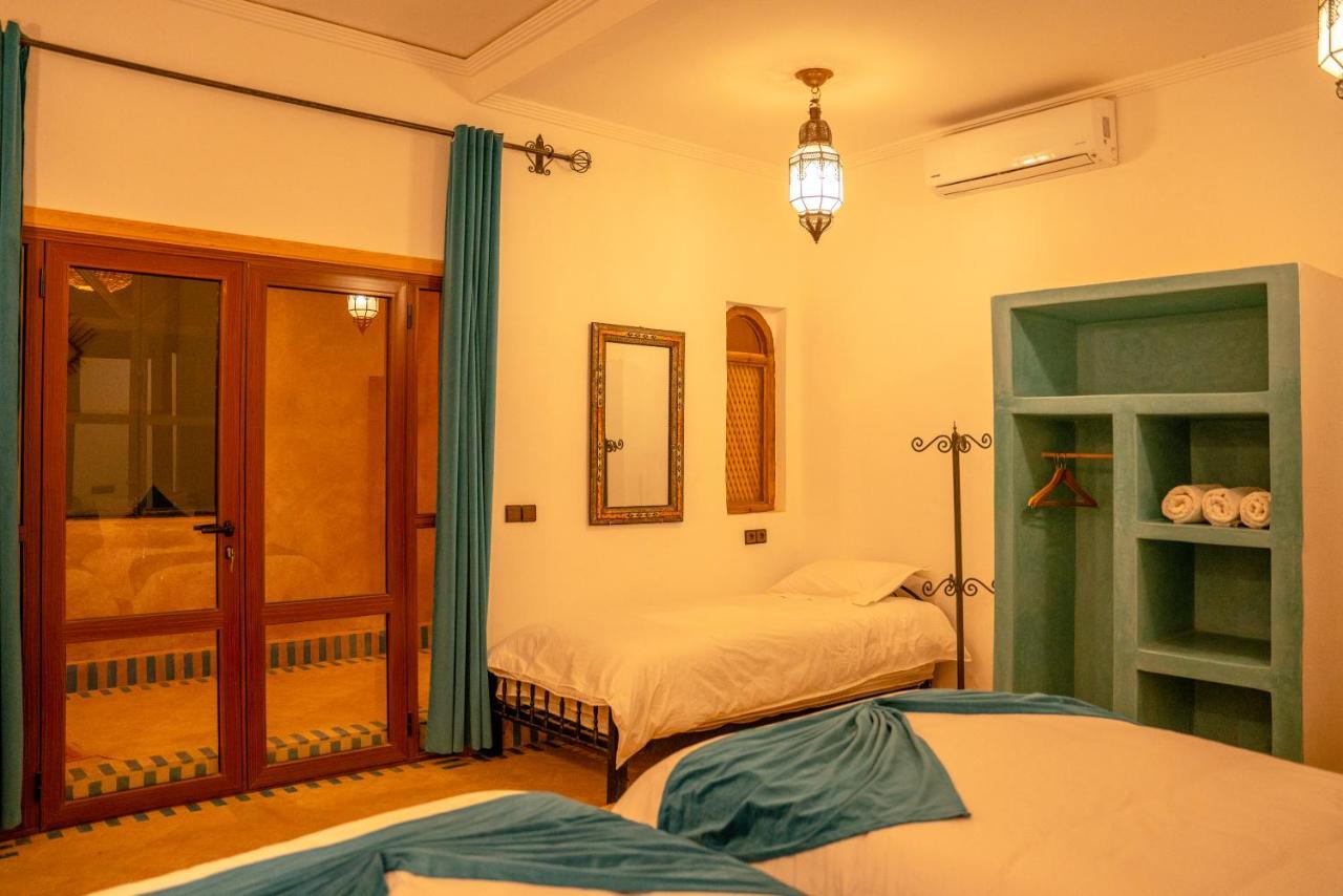 Riadsuerteloca Merzouga Hassilabied 외부 사진 A bedroom at the hotel