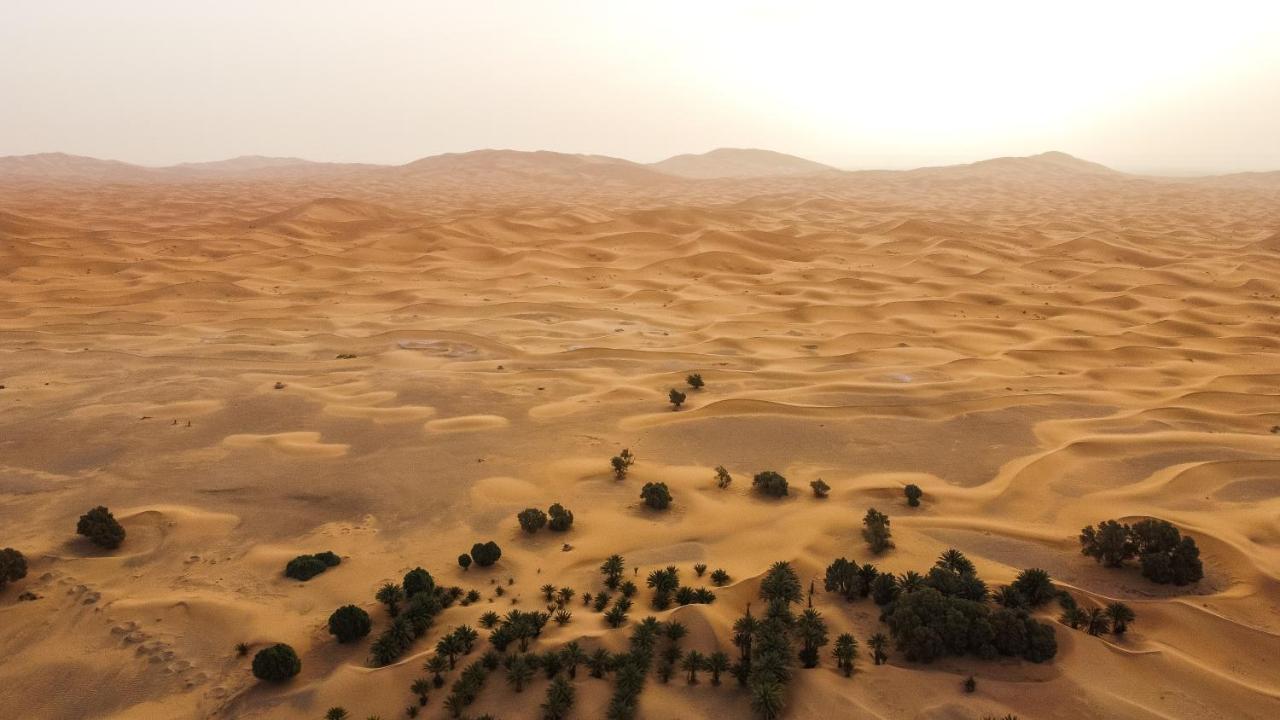 Riadsuerteloca Merzouga Hassilabied 외부 사진 The Sahara Desert