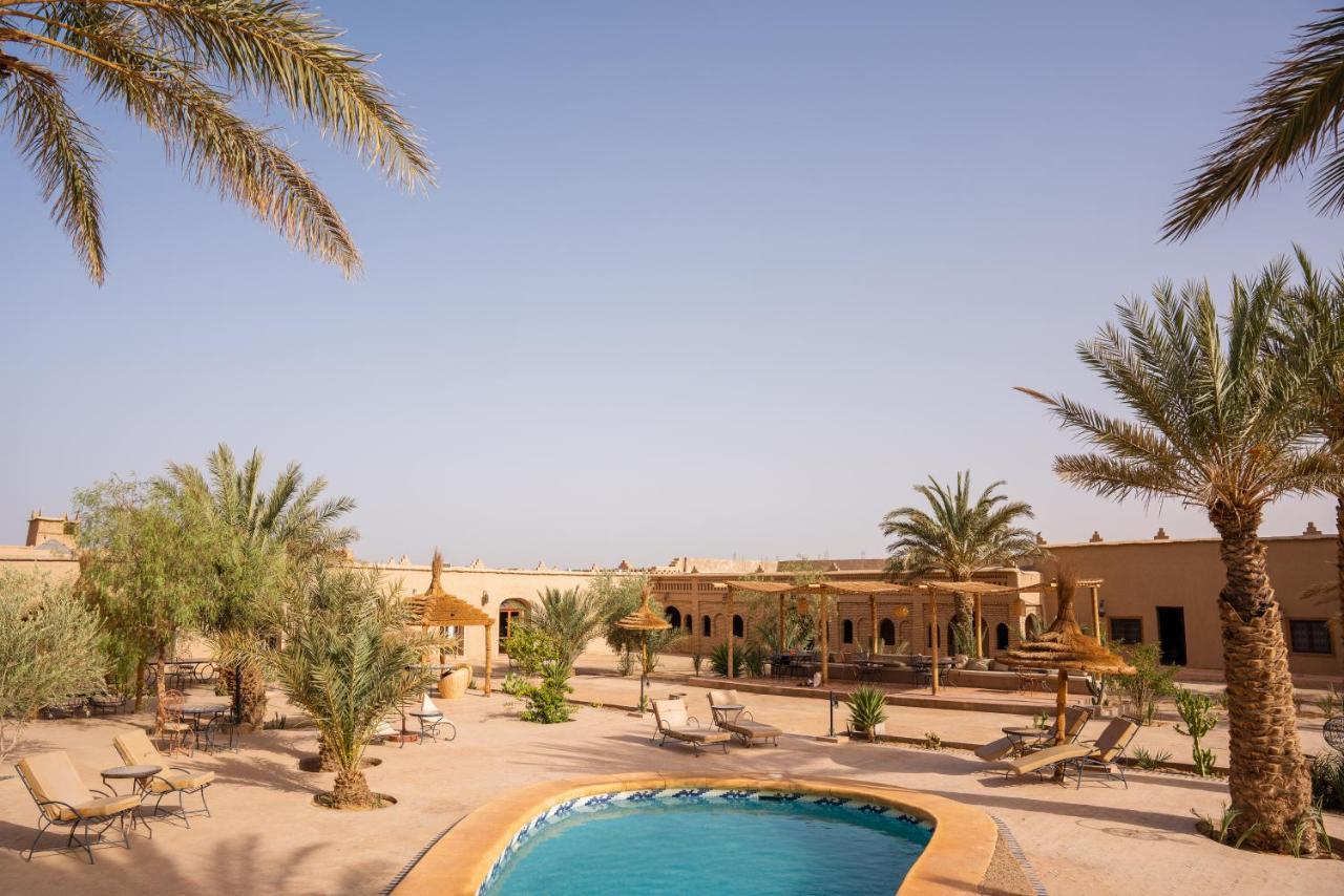 Riadsuerteloca Merzouga Hassilabied 외부 사진 The swimming pool at the hotel