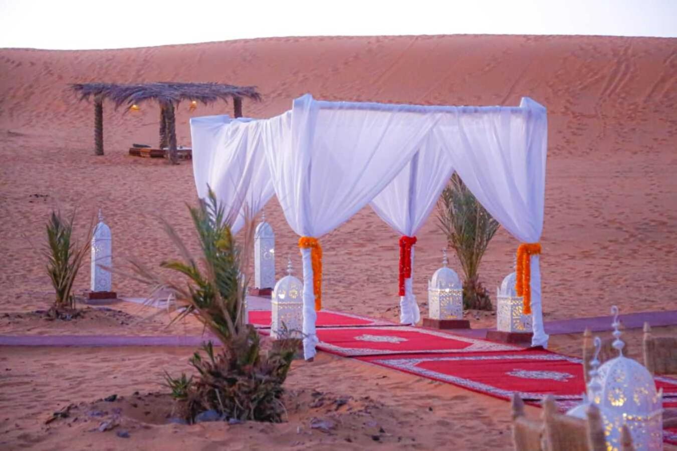 Riadsuerteloca Merzouga Hassilabied 외부 사진 A tent in the desert