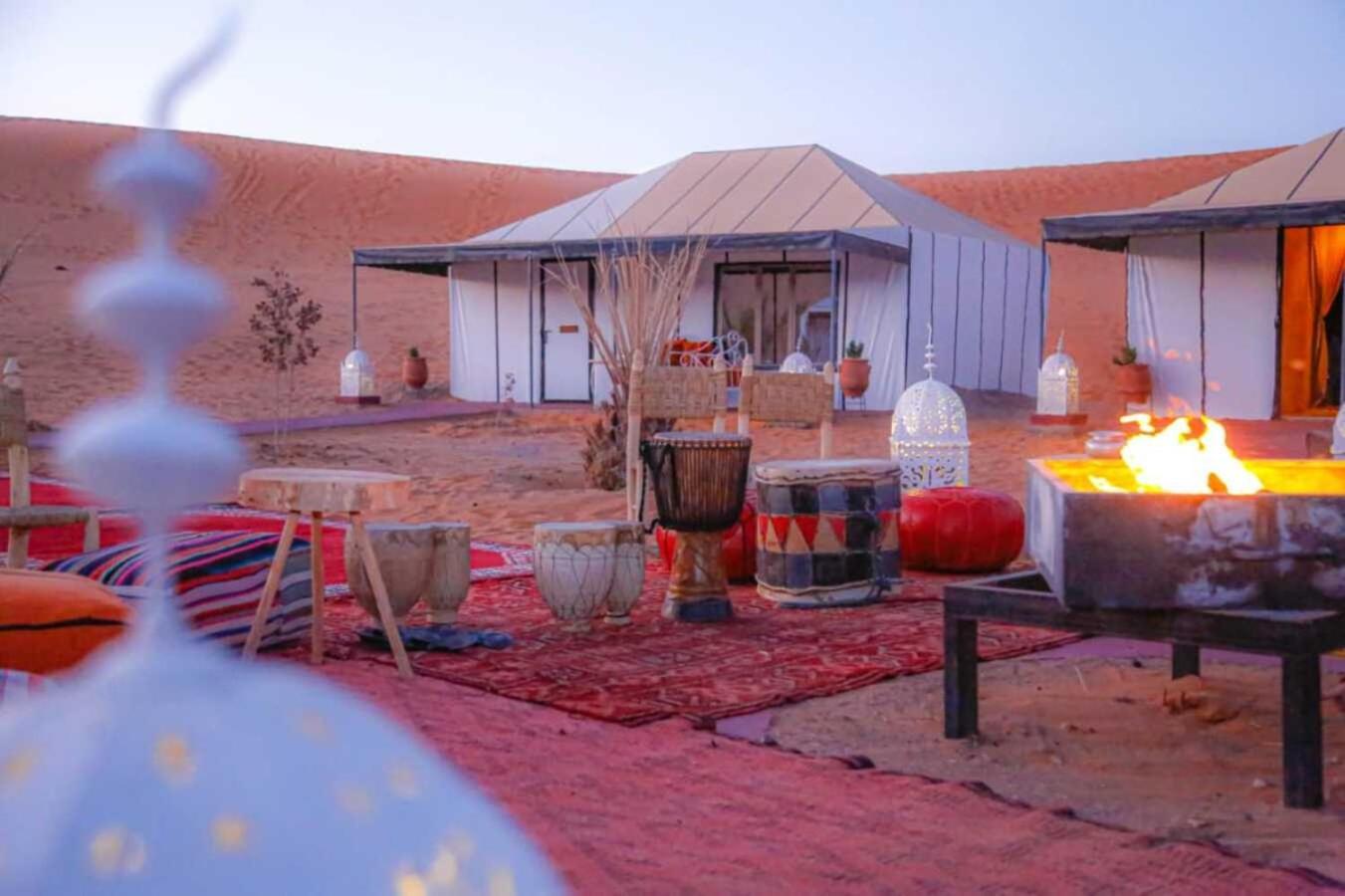 Riadsuerteloca Merzouga Hassilabied 외부 사진 A luxury desert camp in the Sahara