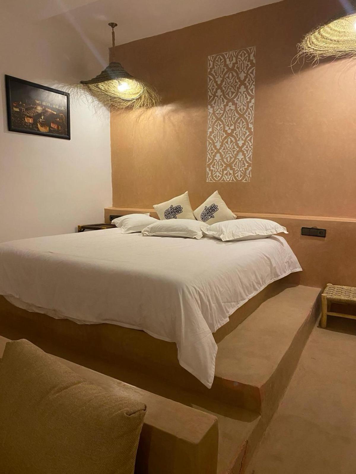 Riadsuerteloca Merzouga Hassilabied 외부 사진 A guest room at the hotel