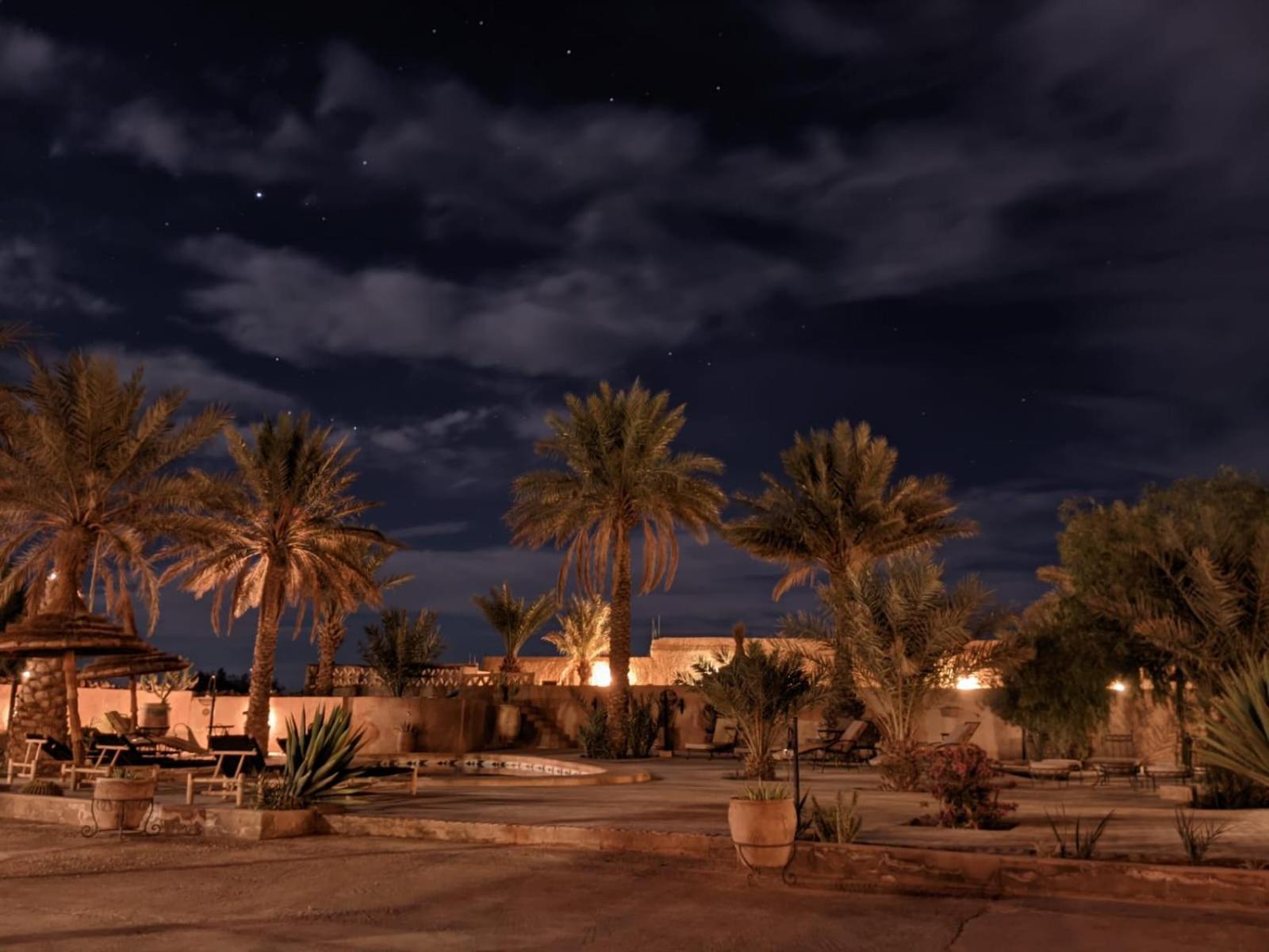 Riadsuerteloca Merzouga Hassilabied 외부 사진 Al-Qatif at night